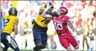  ?? ?? Arkansas defensive lineman Landon Jackson (40) tries to get around the block of Missouri offensive lineman Armand Membou (79) on Nov. 24 at Reynolds Razorback Stadium in Fayettevil­le. Jackson and offensive lineman Josh Braun earned second-team All-SEC honors Monday from the Associated Press.
(NWA Democrat-Gazette/Hank Layton)