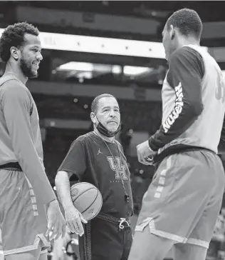  ?? Tim Nwachukwu / Getty Images ?? Houston coach Kelvin Sampson, with his team during a Final Four practice at Lucas Oil Stadium on Friday, is under contract through 2026-27 and his son, Kellen, is the team’s coach-in-waiting.