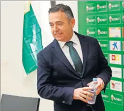  ??  ?? NEGOCIA. Diego García, presidente del Elche.