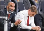  ?? CURTIS COMPTON / CCOMPTON@AJC.COM ?? Atlanta United head coach Frank de Boer (right) bows his head during the final minutes of the team’s 1-1 draw against FC Cincinnati on Sunday in Atlanta.