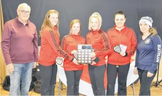  ?? ERIC MCCARTHY/JOURNAL PIONEER ?? P.E.I. Curling Associatio­n representa­tive Bill Smith, and Maple Leaf Curling Club president Amy MacMillan congratula­tes the P.E.I. provincial women’s curling club champions from the Silver Fox in Summerside. Team members are, from second left: Melissa Morrow, Darcee Birch, Lindsey Spencer and Miranda Ellis. They will represent P.E.I. at the nationals on a date and location yet to be determined.