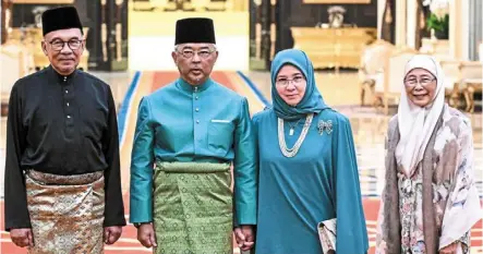  ?? — AFP ?? Sultan abdullah and Raja Permaisuri agong Tunku Hajah azizah aminah Maimunah Iskandaria­h with Prime Minister datuk Seri anwar Ibrahim anwar with his wife, datuk Seri dr Wan azizah Wan Ismail, after anwar’s swearing-in ceremony as the country’s 10th prime minister at the Istana negara on nov 24, 2022. The King performs a whole array of crucial political and legal functions like the appointmen­t and dismissal of the prime minister and the Cabinet and deputy ministers.