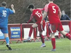  ?? ?? David Castanheir­a scores Bosham’s winner | Picture: Chris Hatton