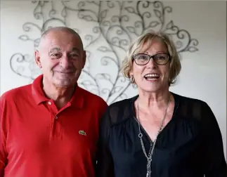  ?? (Photo Philippe Arnassan) ?? Anne-Marie Fenard et Alain Gorse demandent au Président de réduire les inégalités et de faire baisser le chômage avant la fin du mandat.