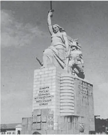  ??  ?? Monumento aos Combatente­s da Grande Guerra inaugurado em 1937 (ex-Maria da Fonte)