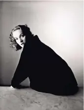  ?? FOTO: THE IRVING PENN FOUNDATION FOTO: CONDÉ NAST ?? Supermodel: Marlene Dietrich, New York, 1948. Stillleben: Still Life with Watermelon, New York, 1947 (u.)