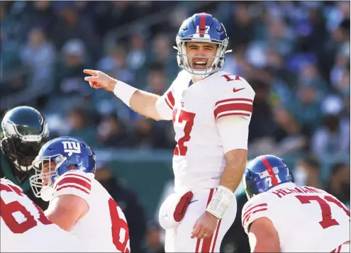  ?? Rich Schultz / Associated Press ?? Giants quarterbac­k Jake Fromm (17) calls out a play during the first quarter against the Eagles on Sunday.
