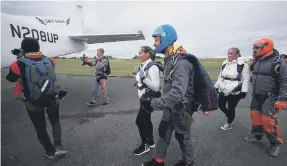  ?? ?? Donna Henderson preparing fro the skydive.