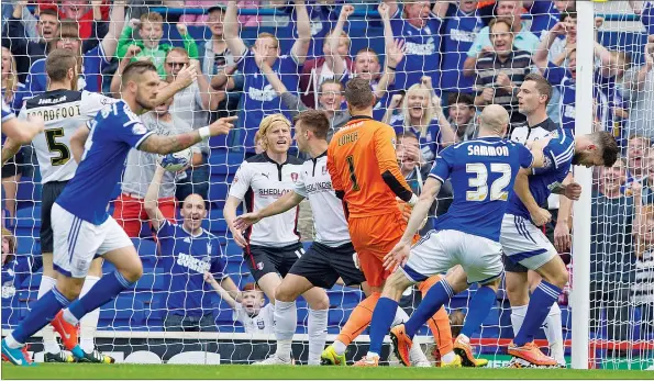  ?? PICTURES: Ray Lawrence/TGSPHOTO ?? BLUE HEAVEN: Daryl Murphy turns away after scoring Ipswich’s opening goal