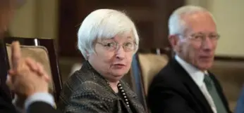  ?? MANUEL BALCE CENETA/THE ASSOCIATED PRESS ?? The U.S. Federal Reserve, under chair Janet Yellen, left, may finally raise interest rates from a record low near zero.