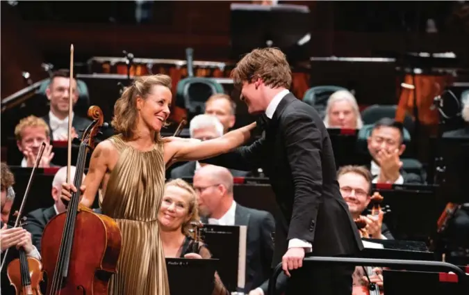  ?? Foto: John-halvdan Halvorsen/ofo ?? ⮉ Sol Gabetta og Klaus Mäkelä trives sammen på scenen.