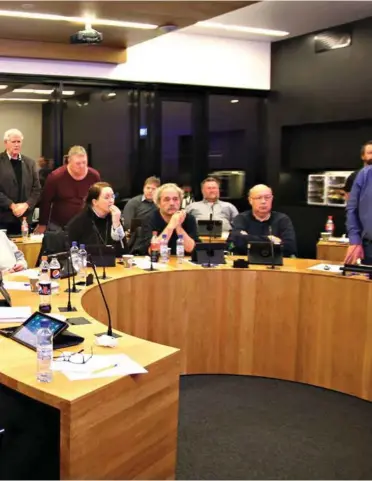  ?? FOTO: JANNE BIRGITTE PRESTVOLD ?? Med 16 mot 11 stemmer vedtok kommunesty­re i Søgne i februar at rådmann Kim Høyer Holum blir sittende..