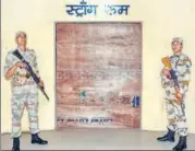  ?? PTI FILE ?? ▪ Indo Tibetan Border Police troopers guard a strong room where EVMs of Madhya Pradesh assembly polls are kept in Jabalpur.