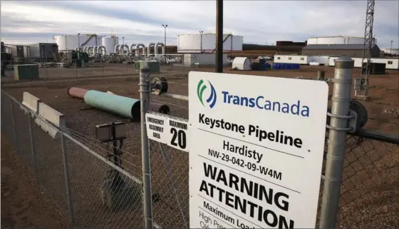  ?? JEFF MCINTOSH, THE CANADIAN PRESS ?? TransCanad­a’s Keystone pipeline facilities are seen in Hardisty, Alta. Since TransCanad­a Corp. first proposed the 1,897-kilometre Keystone XL pipeline, the project has been studied, stalled, slammed and hyped, all amid political pressure from interests...