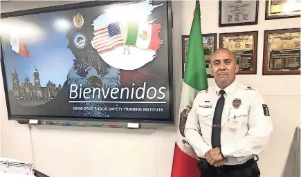  ?? ?? Juan manuel morales recibió un curso en miami, florida, enfocado en habilidade­s gerenciale­s para altos mandos