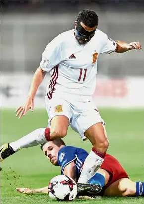  ??  ?? Masked marauder: Spain’s Pedro Rodriguez (left) vying with Liechtenst­ein’s Sandro Wieser during their World Cup qualifier in Vaduz on Tuesday.