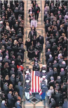  ?? FOTO: AFP ?? Familie, Freunde und politische Weggefährt­en nahmen am Wochenende Abschied von John McCain.