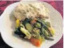  ??  ?? DELICIOUS DISH: Chicken with creamy sauce and veg