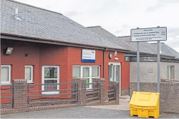  ??  ?? ON THE WAY OUT: Lochgelly Health Centre will be replaced by a new £6m facility.