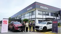  ?? CONTRIBUTE­D PHOTO ?? (From left) C! Magazine Editor-in-Chief Ardie Lopez, C! Magazine President Kevin Limjoco, Isuzu Philippine­s Corporatio­n President Noboru Murakami and IPC Assistant Division Head for Sales Robert Carlos