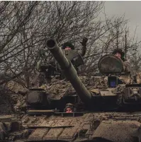  ?? DANIEL BEREHULAK/THE NEW YORK TIMES ?? Ukrainian soldiers head toward the front line Sunday near Bakhmut, Ukraine. Russia is trying to encircle the city.