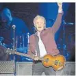  ?? SINOT/THE CANADIAN PRESS/AP
FOTO: JACQUES BOIS ?? Mit 78 ist Paul McCartney, hier bei einem Konzert 2018 in Quebec, bereit für die Autobiogra­fie.