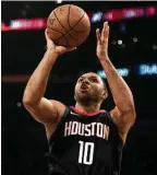  ?? Kyusung Gong / Associated Press ?? Guard Eric Gordon decides to attack the basket rather than just catch and shoot.