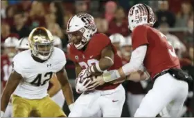  ?? TONY AVELAR — THE ASSOCIATED PRESS FILE ?? Stanford quarterbac­k K.J. Costello (3) hands off to running back Bryce Love (20).