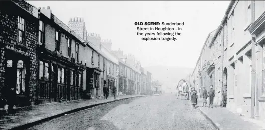  ??  ?? OLD SCENE: Sunderland Street in Houghton - in the years following the
explosion tragedy.