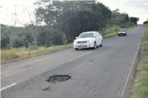  ??  ?? Uno de los baches existente en el tramo San Juan Nepomuceno-Ñumí de la Ruta PY18.