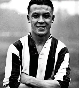  ??  ?? Local hero: Frank Soo, in 1936, in his playing days for Stoke City