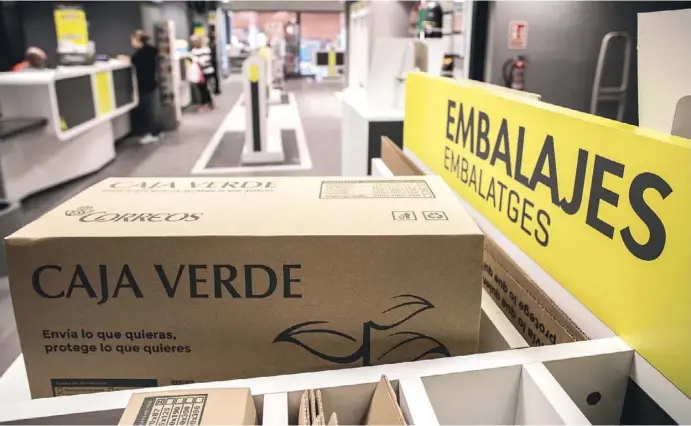  ?? Foto: Ángel García ?? Wer so ein Paket mit Correos verschickt, muss tief ins Portemonna­ie greifen – tiefer, als in vielen anderen Ländern.