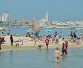  ??  ?? Meglio servita La spiaggia di Pane e Pomodoro è la più agevole da raggiunger­e con i mezzi pubblici