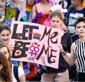  ??  ?? La Gay Pride à Varsovie, en Pologne, le 8 juin 2019.