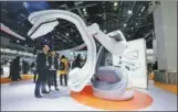  ?? A JING / FOR CHINA DAILY ?? Visitors admire Siemens’ medical equipment on display at the 30th Beijing Internatio­nal Medical Equipment Expo on March 23. The German behemoth opened a new office in Beijing in June, reinforcin­g its view that China is now the key to the global trading system.