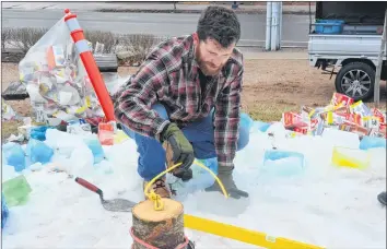  ?? KIRK STARRATT ?? James Collicutt, from Wolfville’s community developmen­t department, measures with a rope tied to the centre point to ensure that the foundation layer of the ice igloo has a consistent radius.