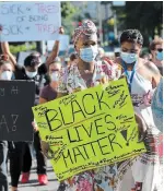  ?? BARRY GRAY THE HAMILTON SPECTATOR ?? Hundreds of marchers on the streets of downtown.