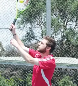  ??  ?? Brenton McMurtie serves during the Riverside tennis match between Neerim District and Trafalgar.