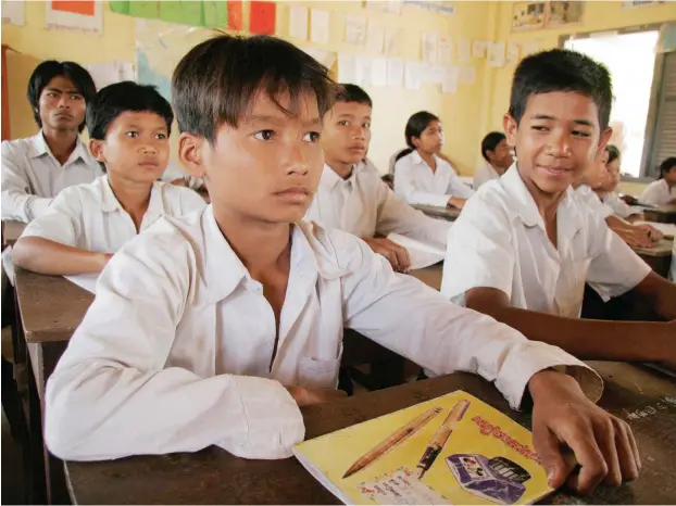  ?? Foto: Alamy Stock Photo/Sean Sprague ?? Schule in Kampot: Fast die Hälfte der Schüler in Kambodscha geben an, schon einmal für drei Monate oder länger nicht zur Schule gegangen zu sein, um zu arbeiten.