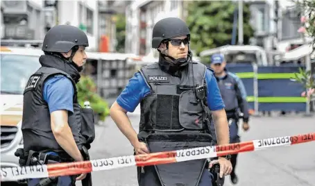  ?? BILD: SN/APA/AFP/MICHAEL BUHOLZER ?? Nach der Bluttat herrscht in Schaffhaus­en Ausnahmezu­stand.