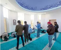  ?? Foto: Stefan Puchner, dpa ?? Ein Blick in das Innere der Moschee.