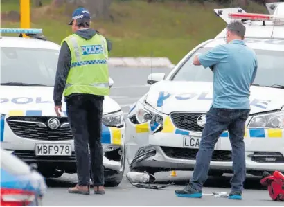  ?? Photo / NZME ?? A police vehicle was damaged at the end of a cross-city pursuit early Monday morning.