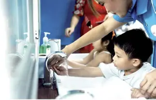  ?? ?? Handwashin­g lowers the risk of germs entering the body through our hands