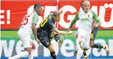  ?? FOTO: MICHAEL DALDER/AFP ?? Der FC Augsburg weiß sich derzeit zu positionie­ren.