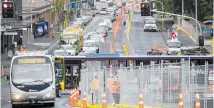  ?? Photo / Jason Oxenham ?? Heavy commuting traffic on Victoria St, central Auckland, this month due to roadworks.