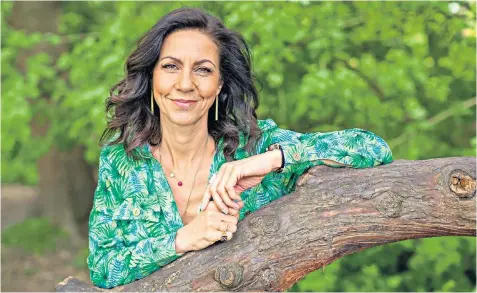  ??  ?? Julia Bradbury, above, has just revealed that she has breast cancer; Sian Williams, right