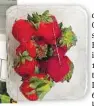  ??  ?? In einer Packung Erdbeeren wurden Nadeln gefunden – die Regale bleiben leer.