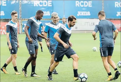  ?? CARLOS MIRA / RCD ESPANYOL ?? Víctor Sánchez s’ha entrenat aquesta setmana amb normalitat i ahir va tornar a la convocatòr­ia