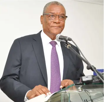  ?? DR ?? Presidente de São- Tomé e Príncipe, Evaristo de Carvalho, conferiu posse a novos dirigentes