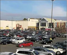  ?? FILE PHOTO ?? The parking lot at Crossgates Mall.